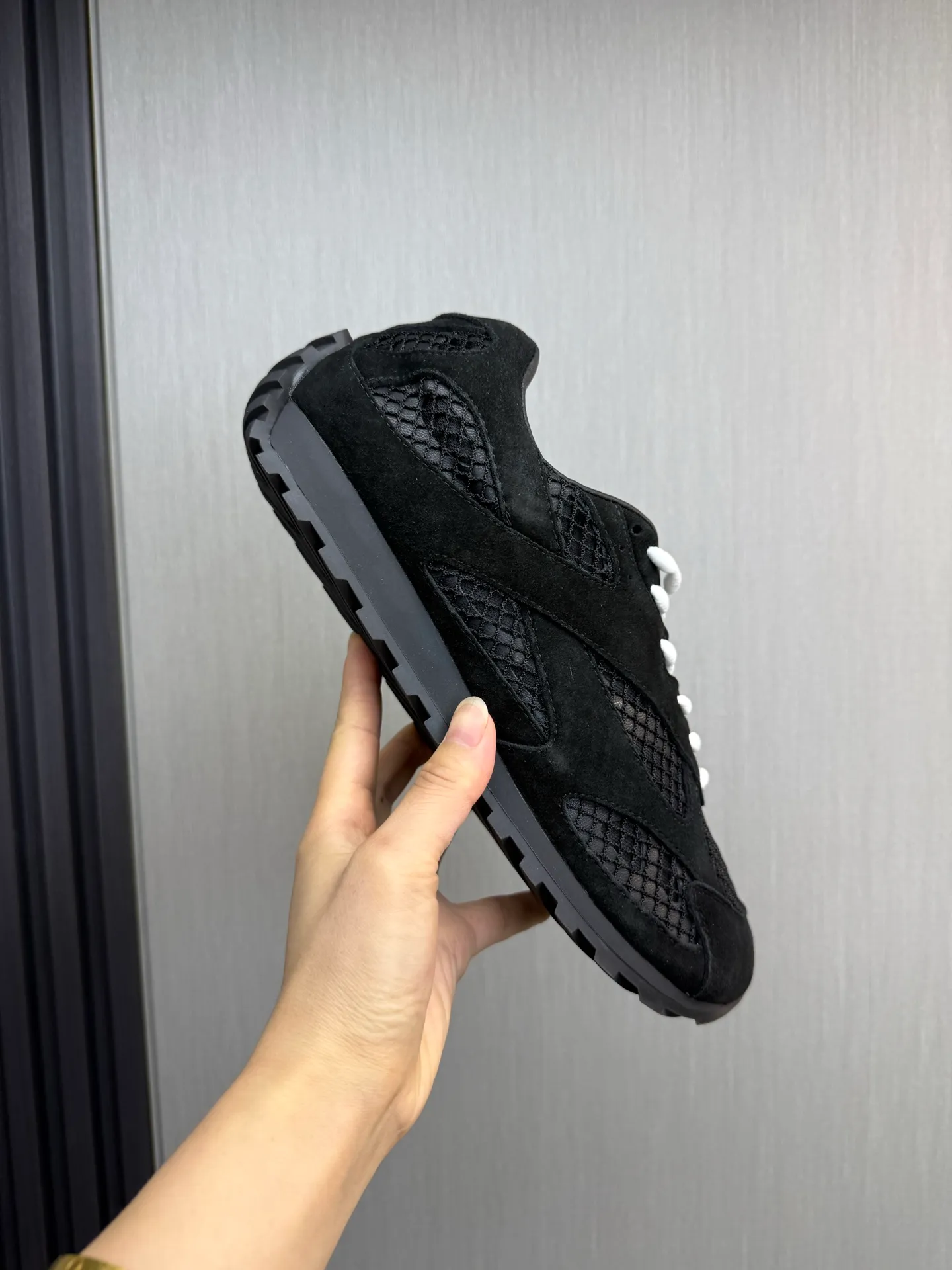 Men's men's shoes 💰660💰Pili BV top version 𝘽𝙊𝙏𝙏𝙀𝙂𝘼 𝙑𝙀𝙉𝙀𝙏𝘼 Orbit sneakers Wang Yibo same style couple style dad shoes 🩷💚 Runner sneakers, made of lightweight technical mesh fabric. Features a geometric patterned rubber outsole. Pay attention to the package craftsmanship ❕ High version shipping ❗️ Very nice, durable to play with and durable to make ✔️ Standard version 💯💯 The outsole is made of color-blocked TPU outsole. Women’s model 35-41 (40 41 customized) Men’s model 39-46 (45.46 customized) Equipped with original packaging